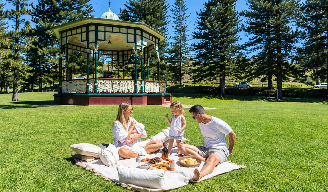 Family picnic beside the rotunda in King Edward Park, Newcastle